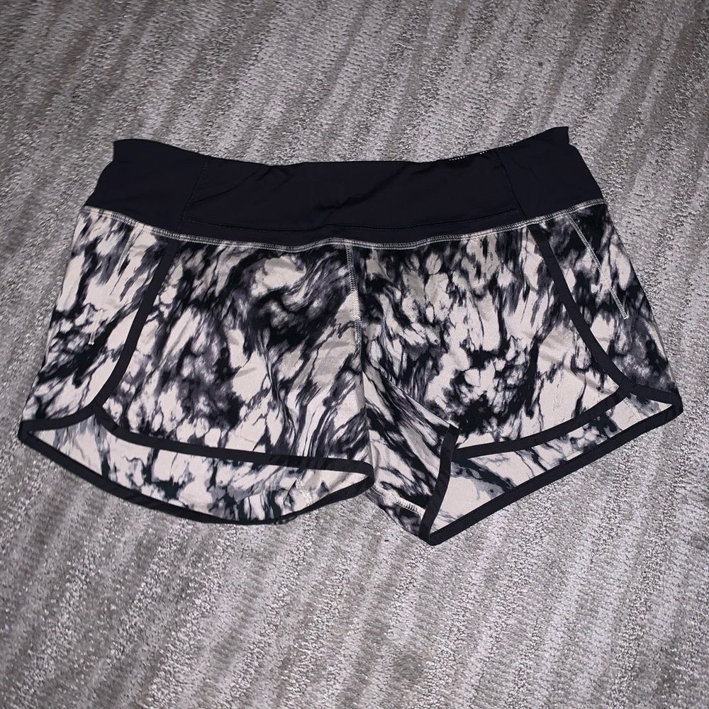 Super cute different print Lulus